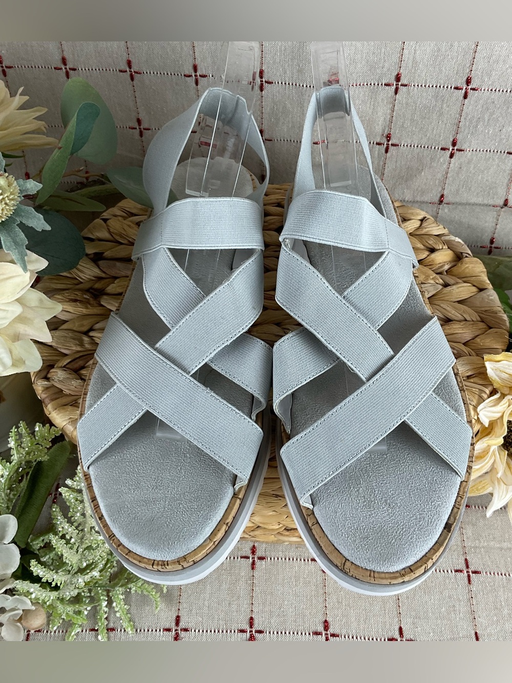 B-52 Bullboxer “Primm” Sandals Light Grey Strappy Open Toe Sz 10 Stretchy Fit - Picture 2 of 5
